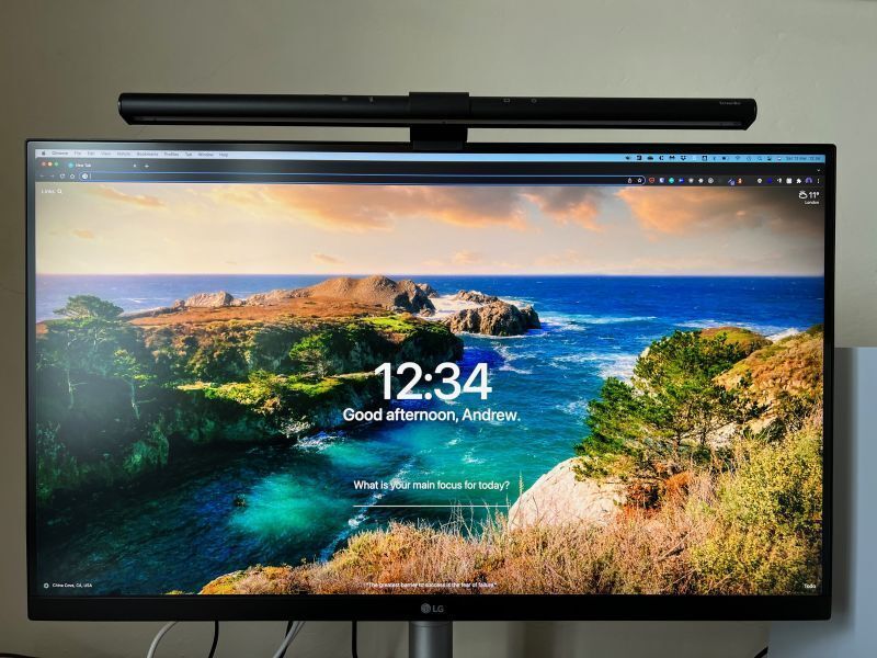 https://res.cloudinary.com/d74fh3kw/image/upload/c_scale,w_800/v1647099496/benq-screenbar-real-world_nqhywq.jpg