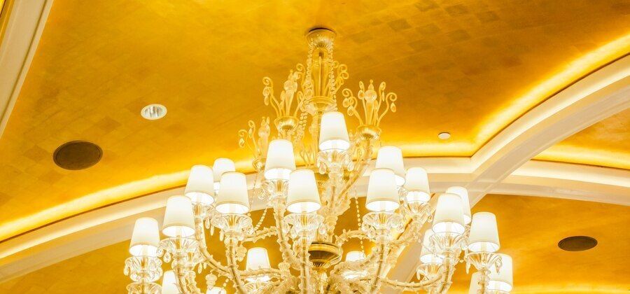 Cover image for A Guide to Choosing the Perfect Chandelier Lights: Stores and Tips