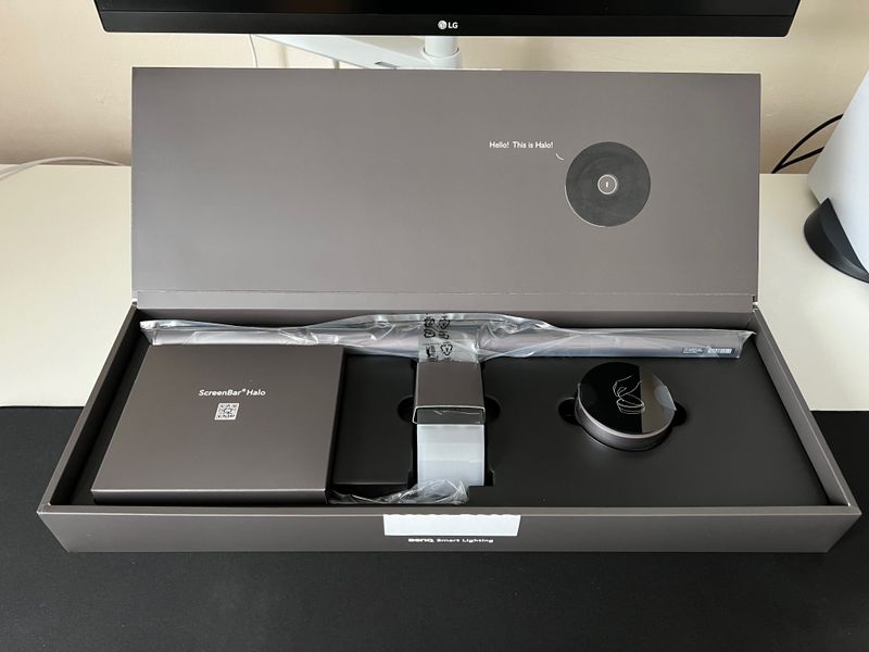 BenQ ScreenBar Halo box contents