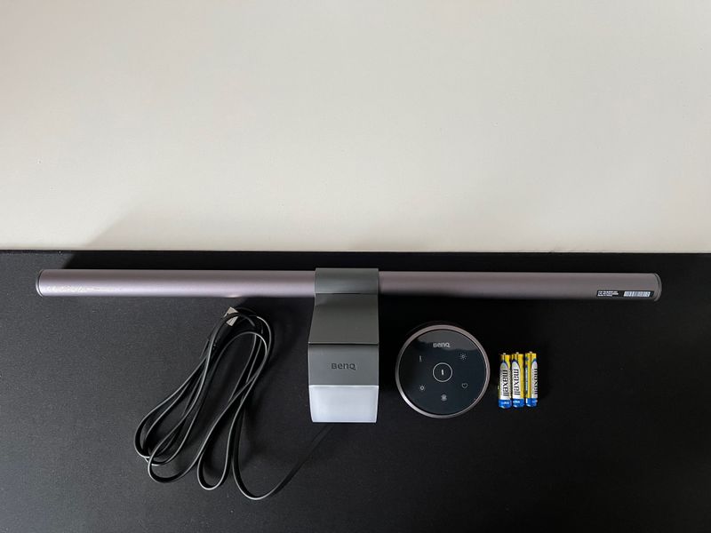 BenQ ScreenBar Halo, controller and batteries